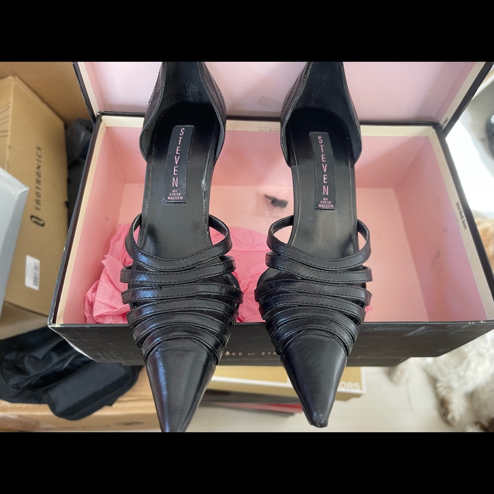 Steve Madden black pump - size 6/ used